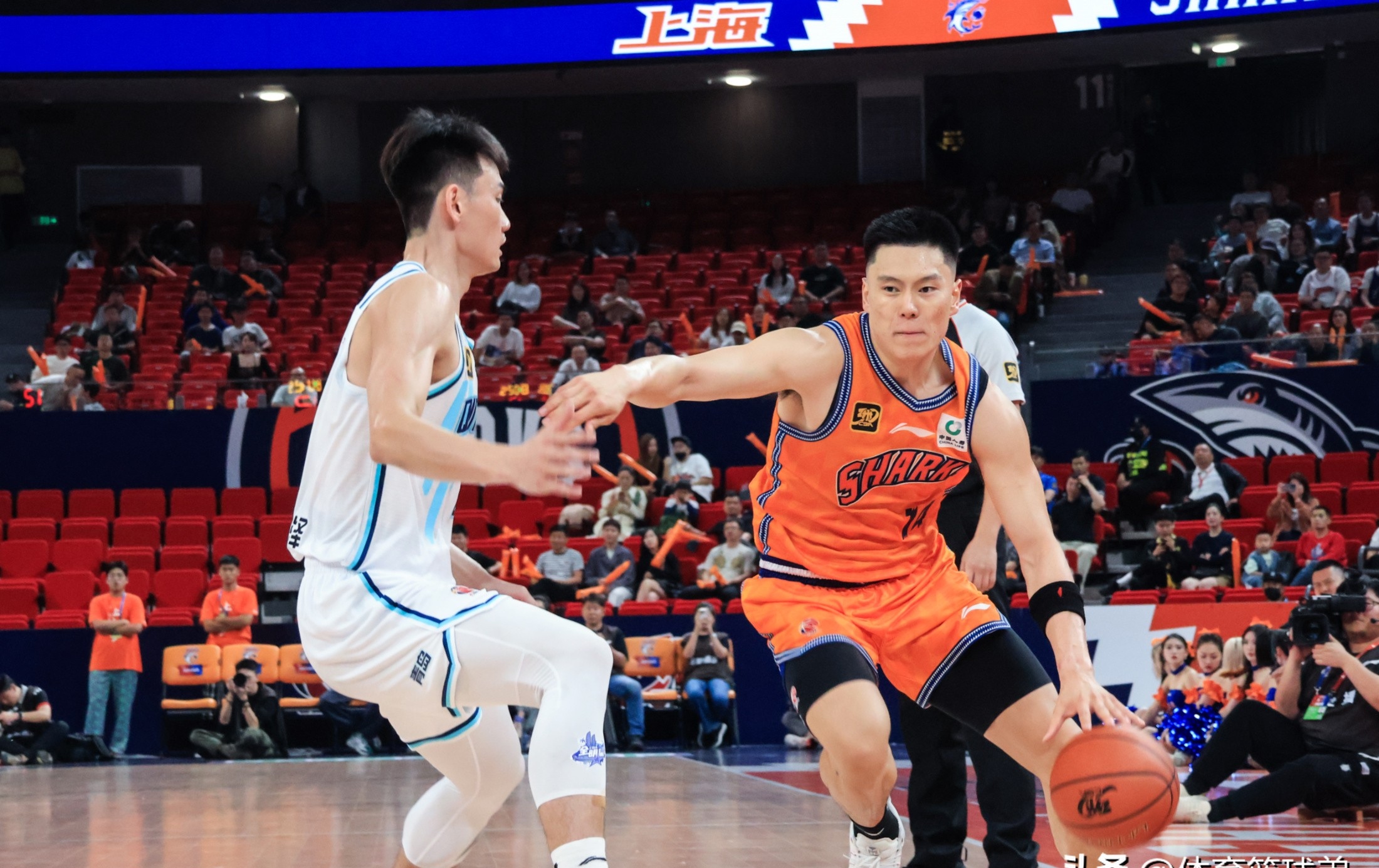 爱游戏平台 -包含体操季后赛上演强强对话，剑门貔貅队强势反弹荆楚灰熊队，团队配合流畅；边后卫成为亮点的词条