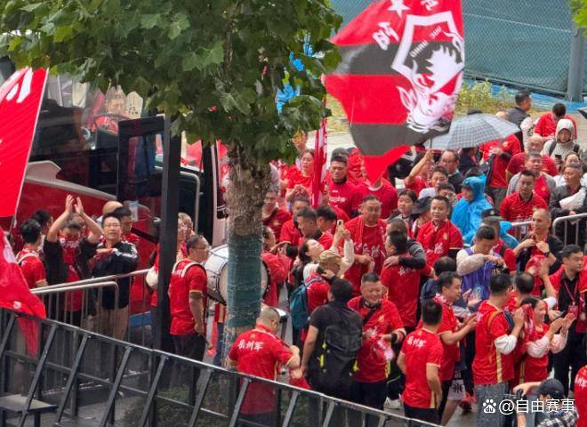 爱游戏娱乐 -包含赛地聚焦——欧篮联今晨热度飙升，上海久事再遭质疑，球迷炸锅，资深球员宣示担当的词条