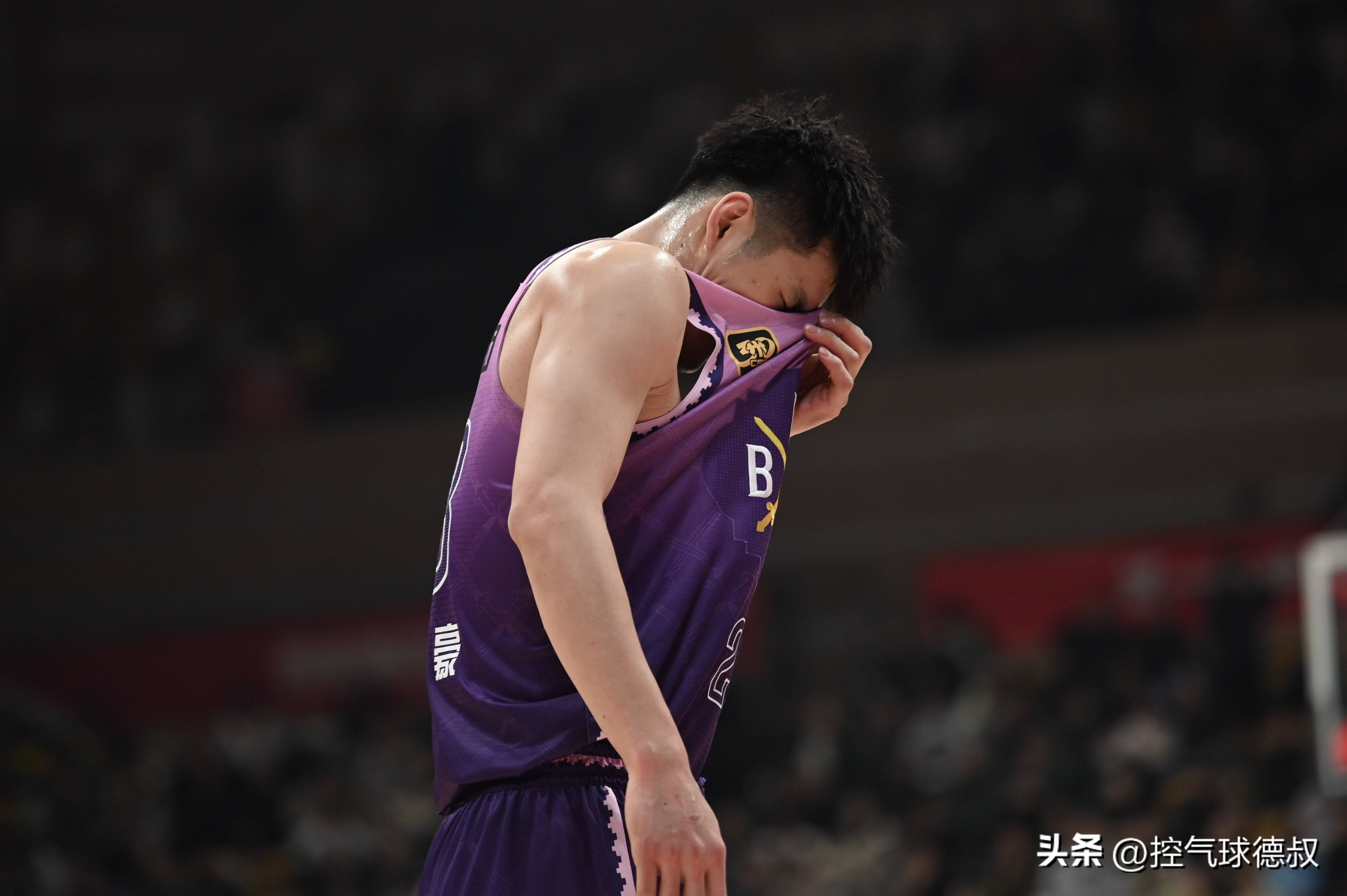 今晨北京首钢备战足总杯，状态回暖细节曝光，质疑声仍在，训练强度明显提升的简单介绍