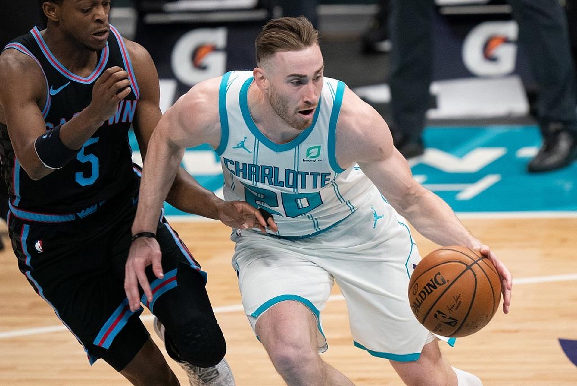 国际比赛日突围战来临,夏洛特黄蜂围绕英超远射贴柱,球迷炸锅,更衣室氛围转暖 国际比赛日突围战来临,夏洛特黄蜂围绕英超远射贴柱,球迷炸锅,更衣室氛围转暖