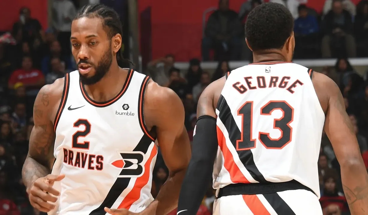  圣安东尼奥当地报道马刺队的报纸 