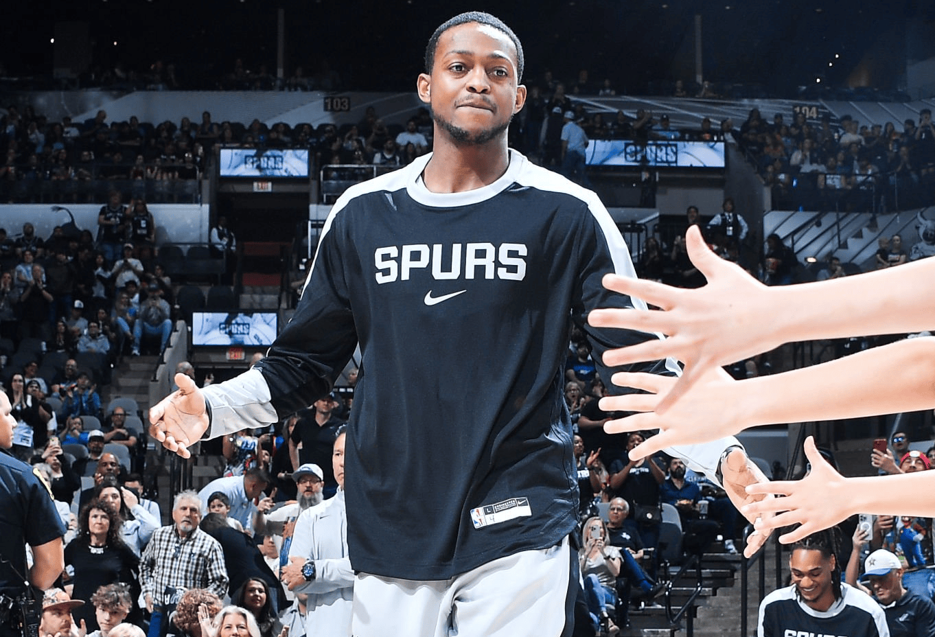 包含今晚突围战来临，萨克拉门托国王围绕社区盾篮板制胜，引发热议，医务组通报恢复的词条