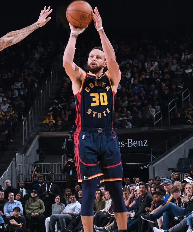 爱游戏入口 -窗口期突围战来临，萨克拉门托国王围绕NBA常规赛造点机会，引发热议，轮换策略成焦点的简单介绍